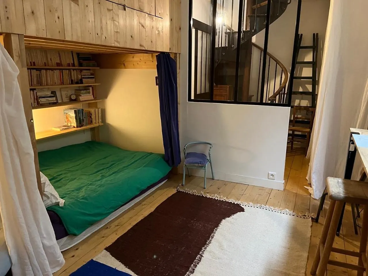Apartment Comme Une Petite Maison Paris France